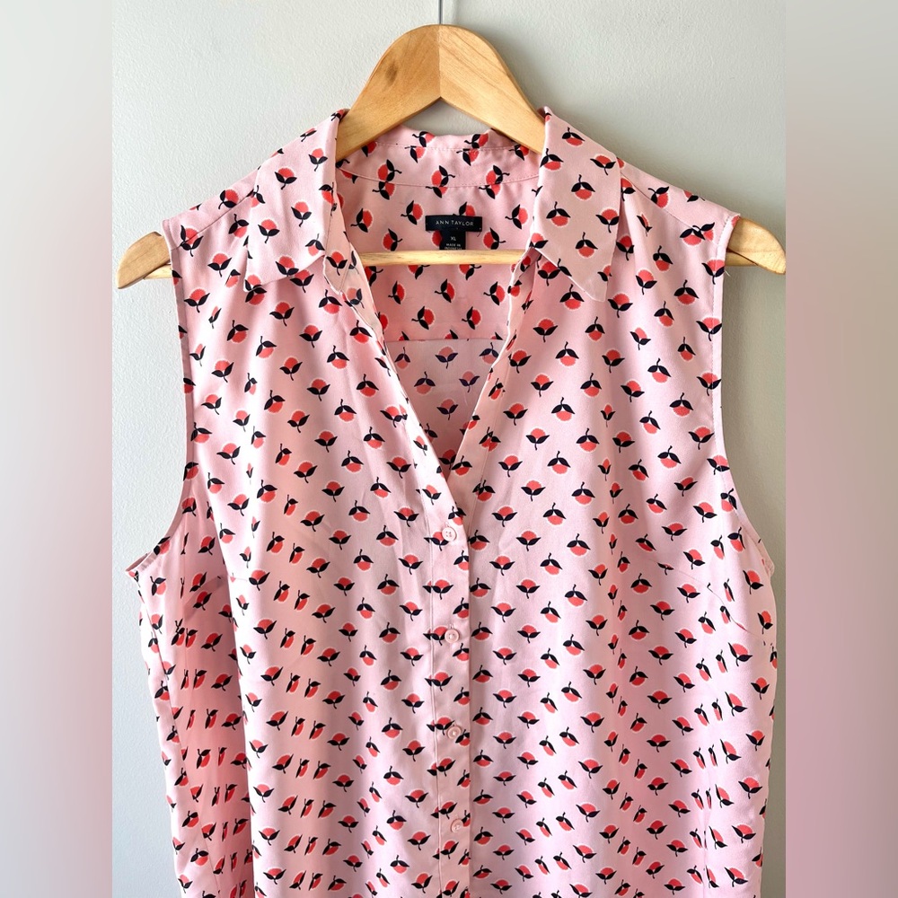 Ann Taylor Pink Sleeveless Floral-Print Button Front Blouse Size XL - Feminine - Picture 3 of 7